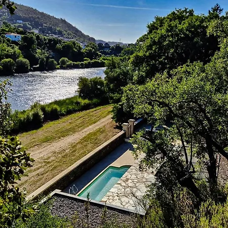 Aguilhoes River House *