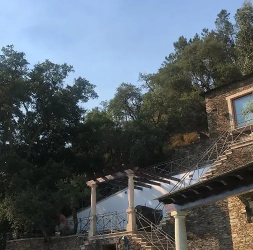 Aguilhões River House